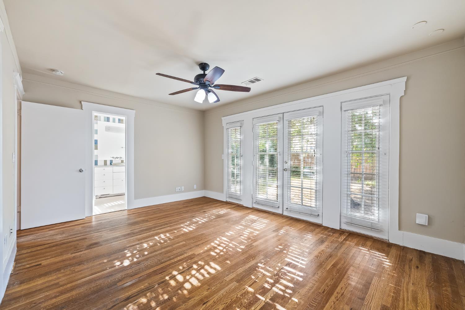 1521 N College Avenue