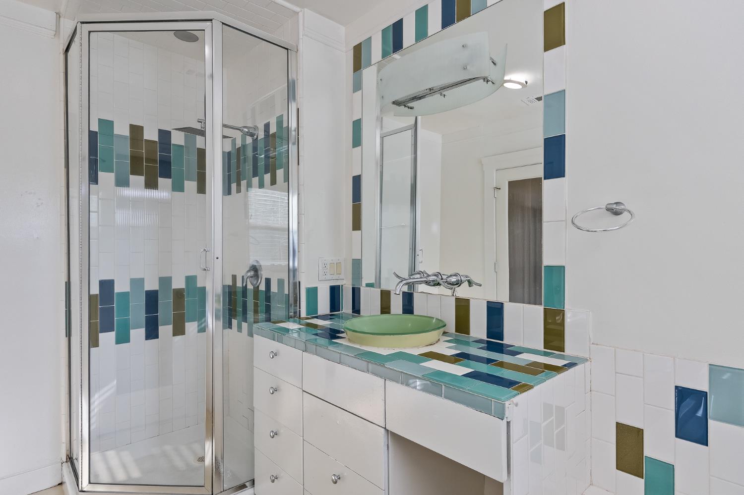 1521 N College Avenue