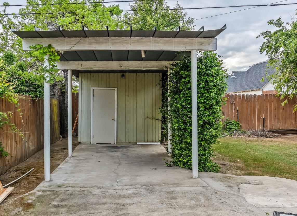 1521 N College Avenue