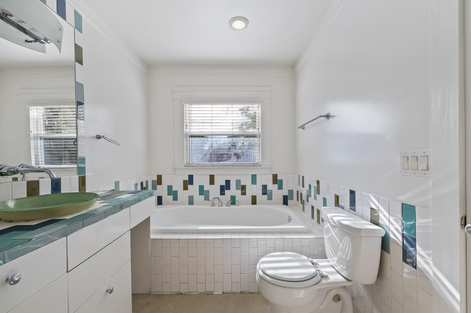 1521 N College Avenue