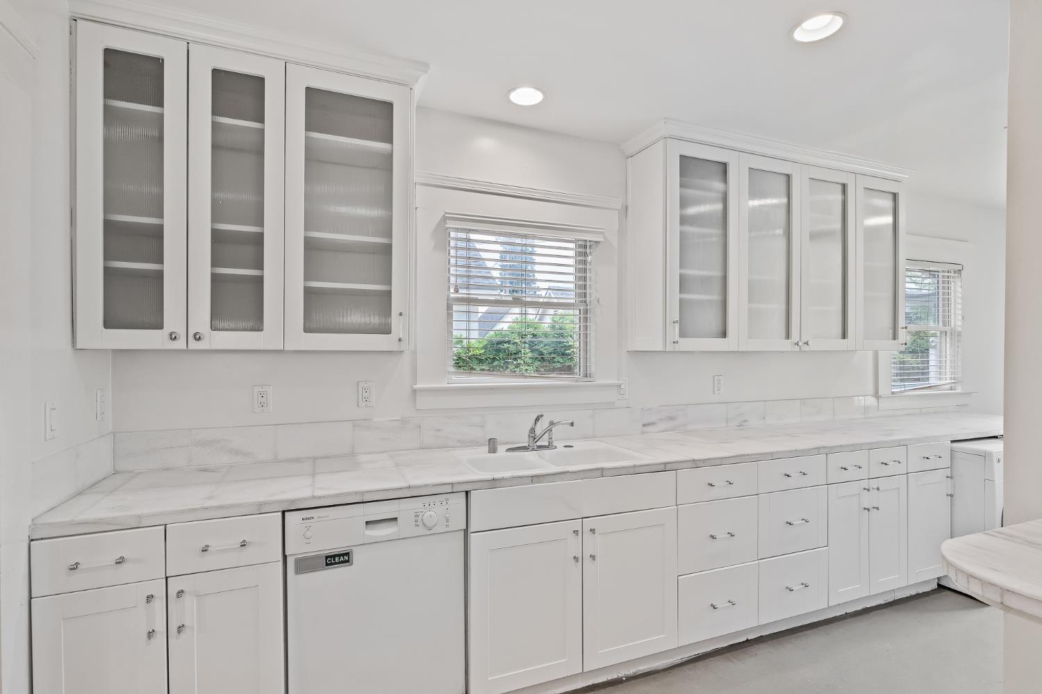 1521 N College Avenue