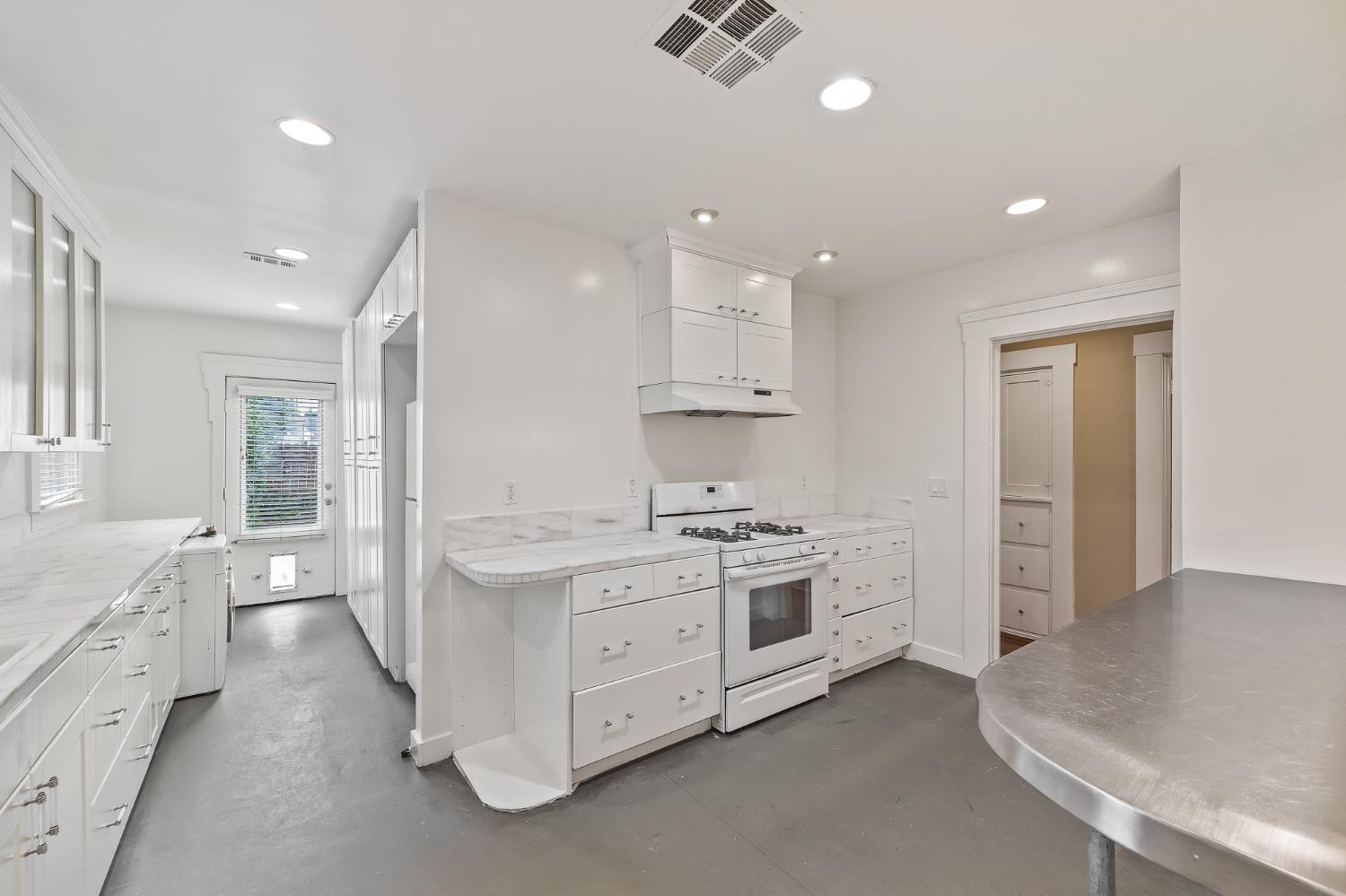 1521 N College Avenue