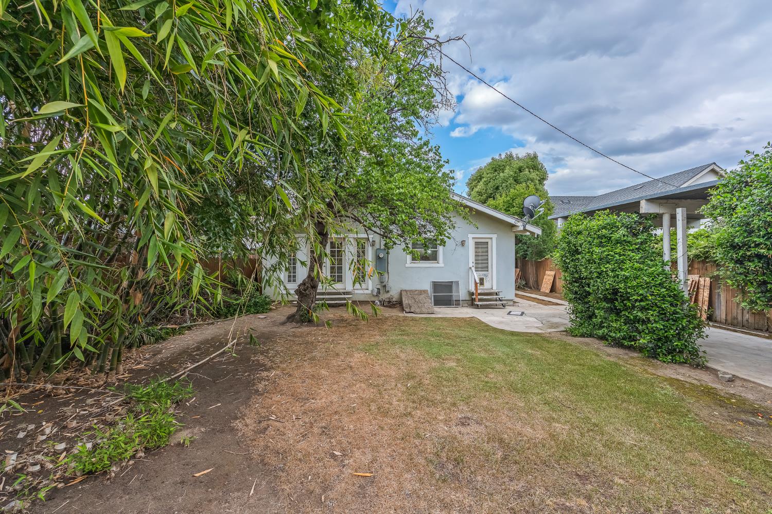 1521 N College Avenue