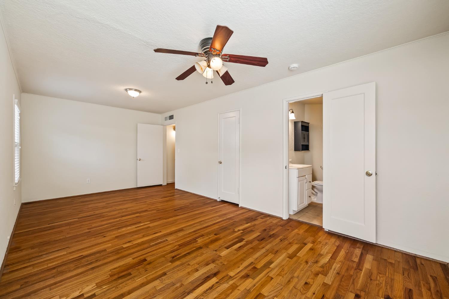 3411 N Wishon Avenue