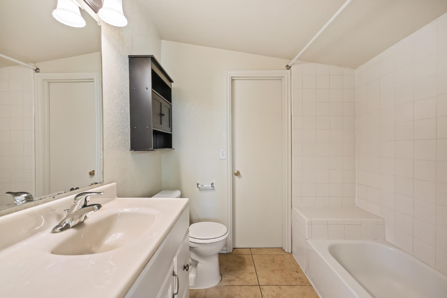 3411 N Wishon Avenue