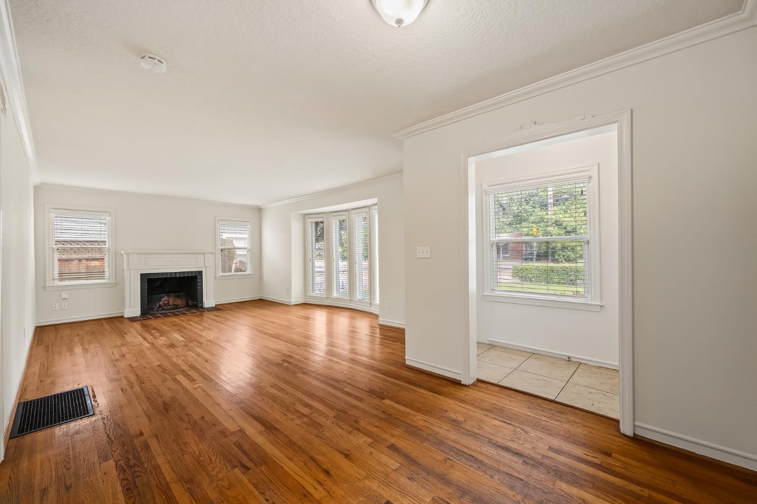 3411 N Wishon Avenue