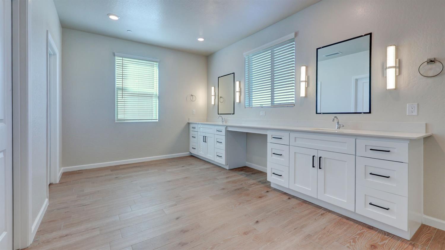 7102 W Ashcroft Avenue