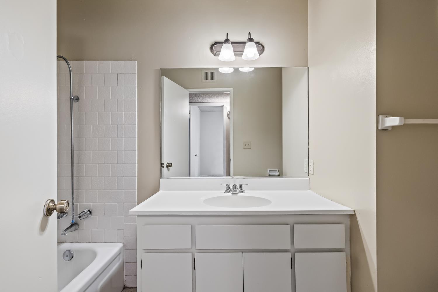 3443 W Oswego Avenue