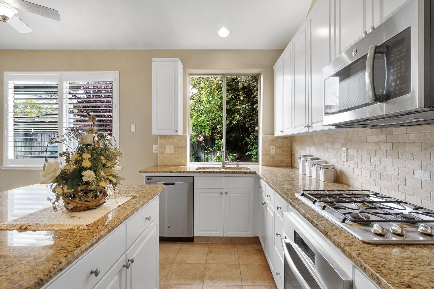 6074 W El Paso Avenue