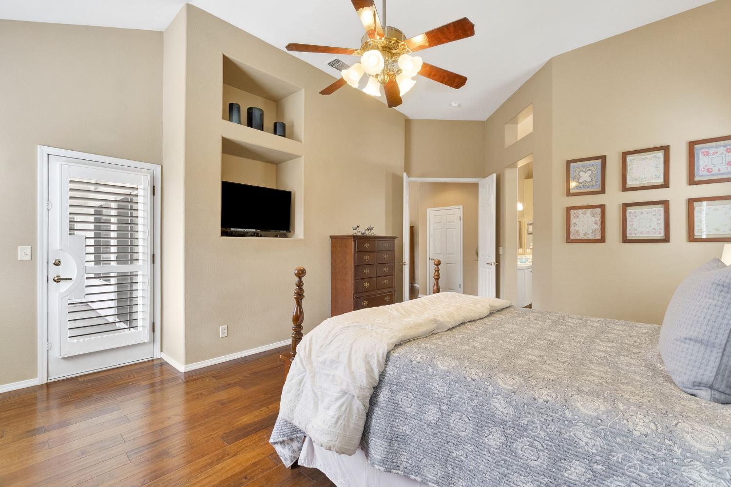 6074 W El Paso Avenue