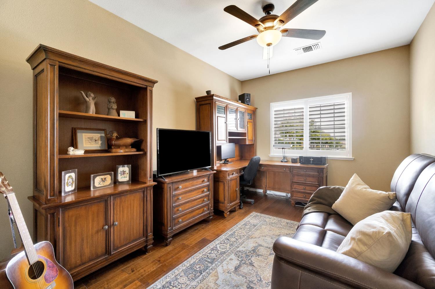 6074 W El Paso Avenue