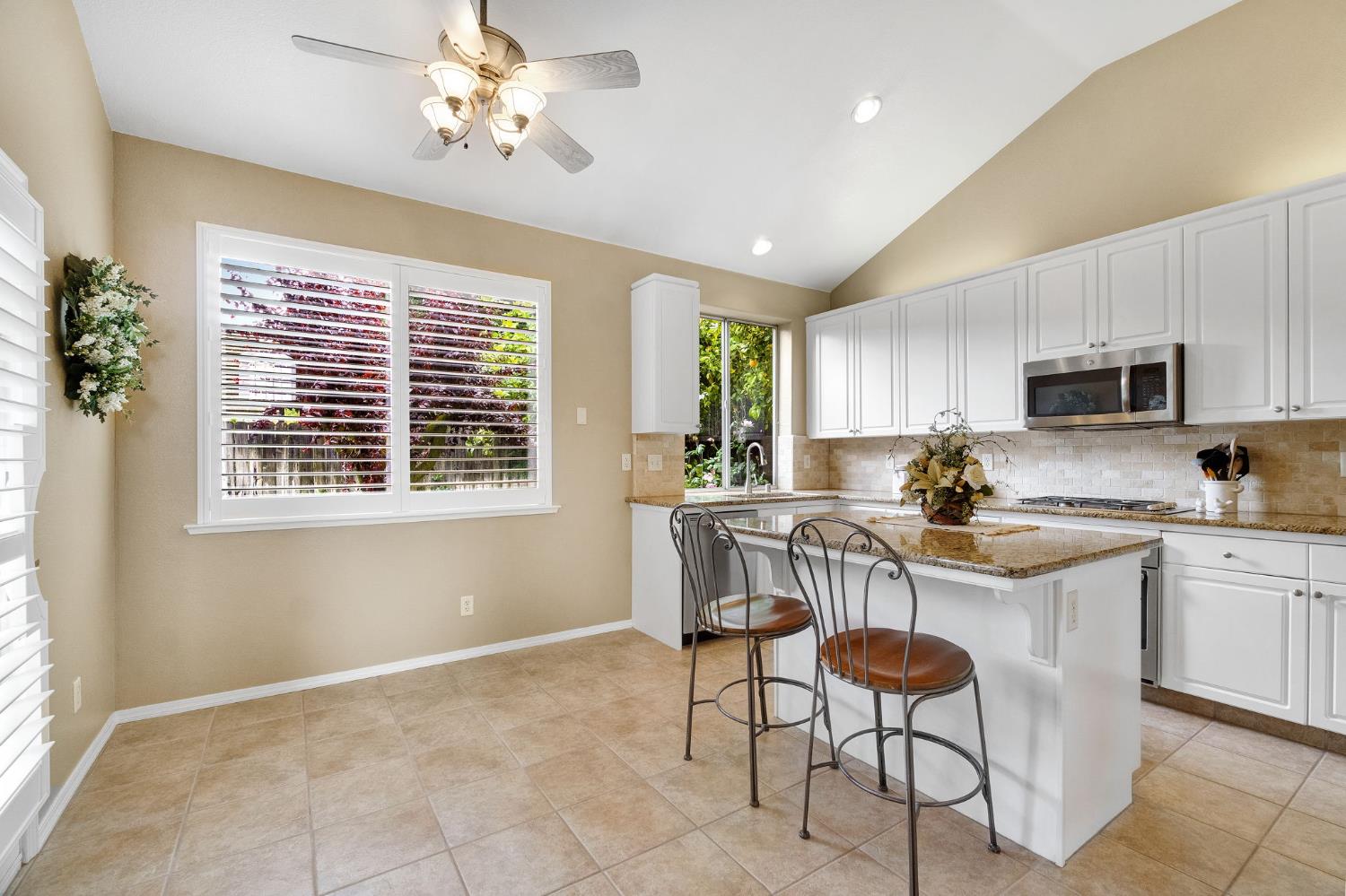 6074 W El Paso Avenue