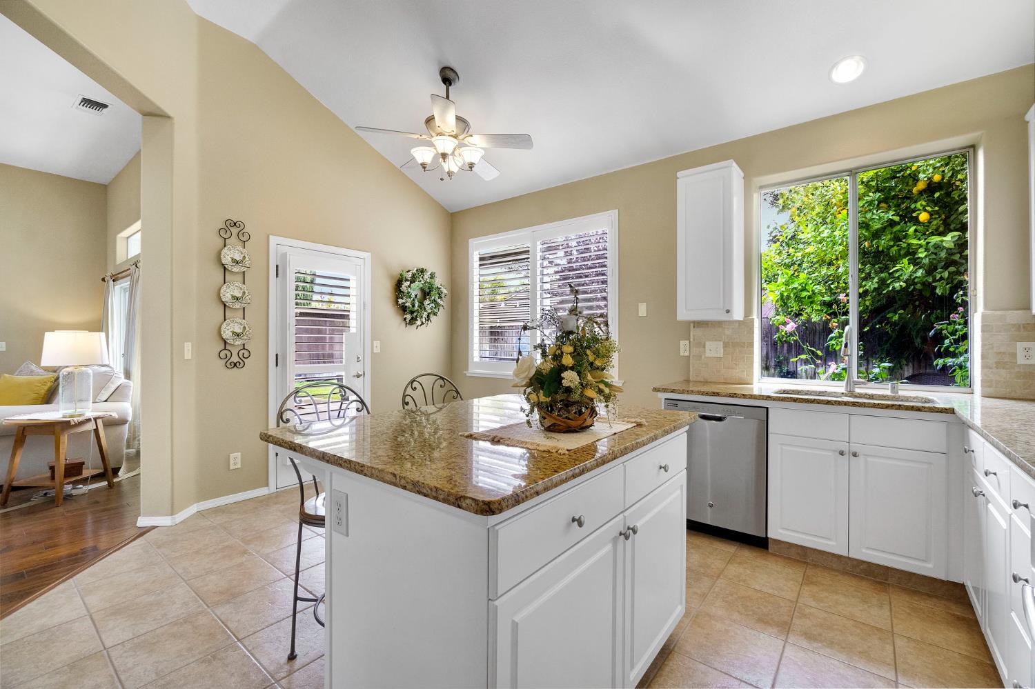 6074 W El Paso Avenue