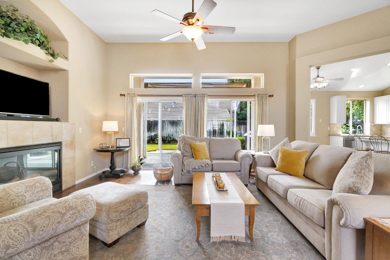 6074 W El Paso Avenue