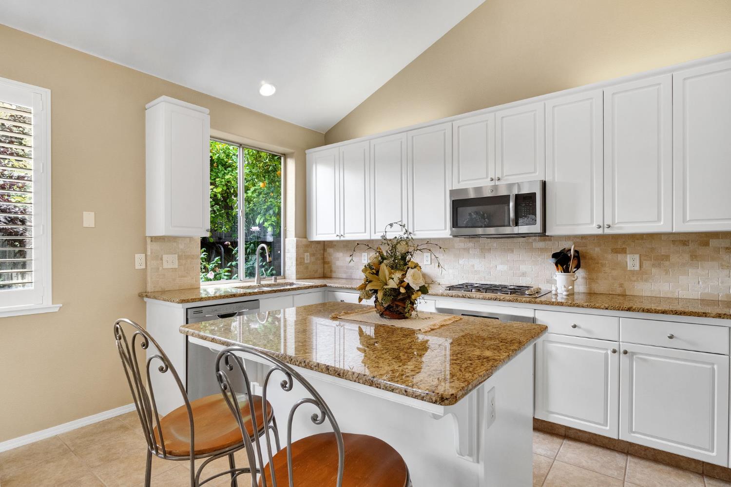 6074 W El Paso Avenue