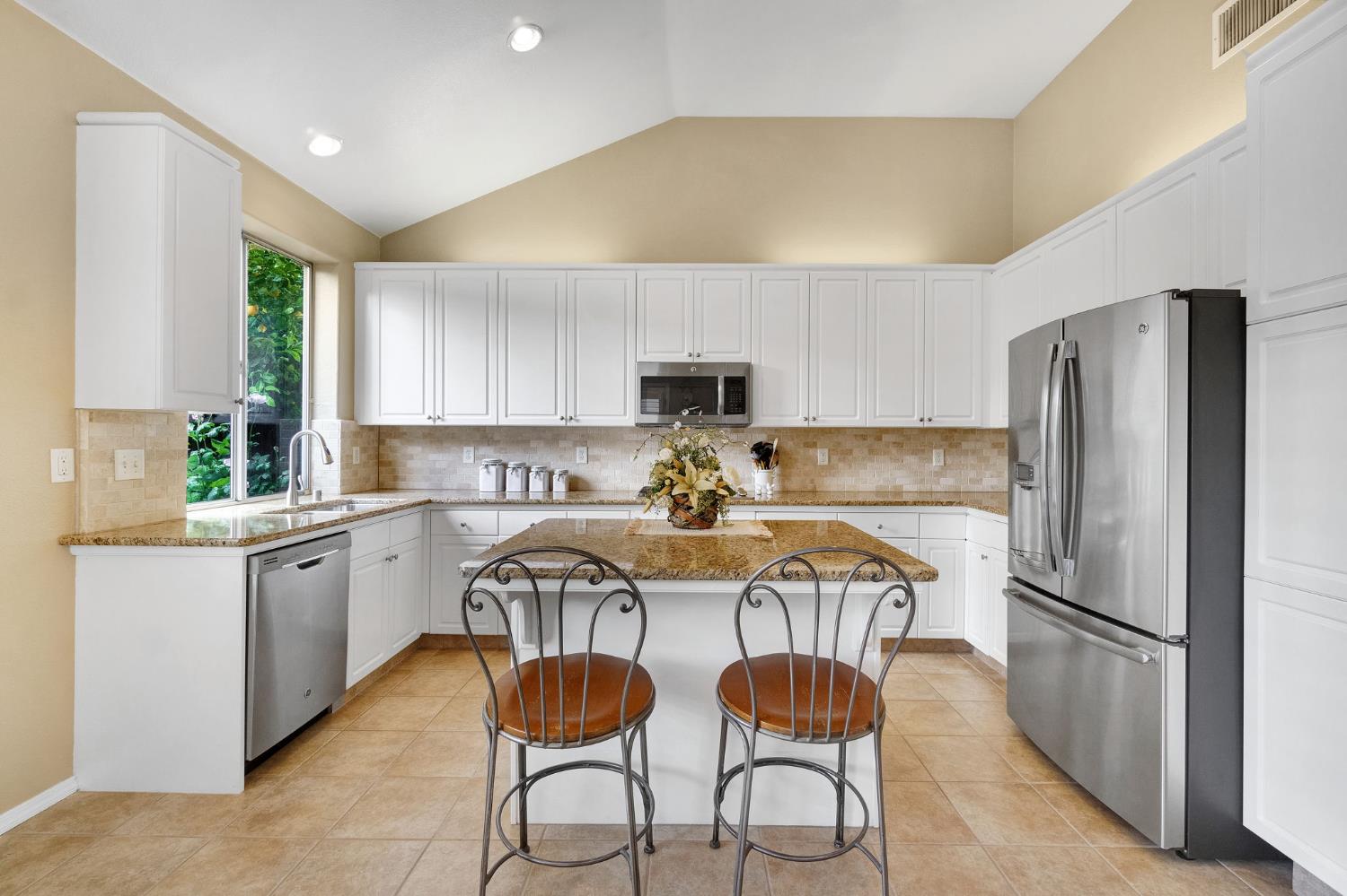 6074 W El Paso Avenue