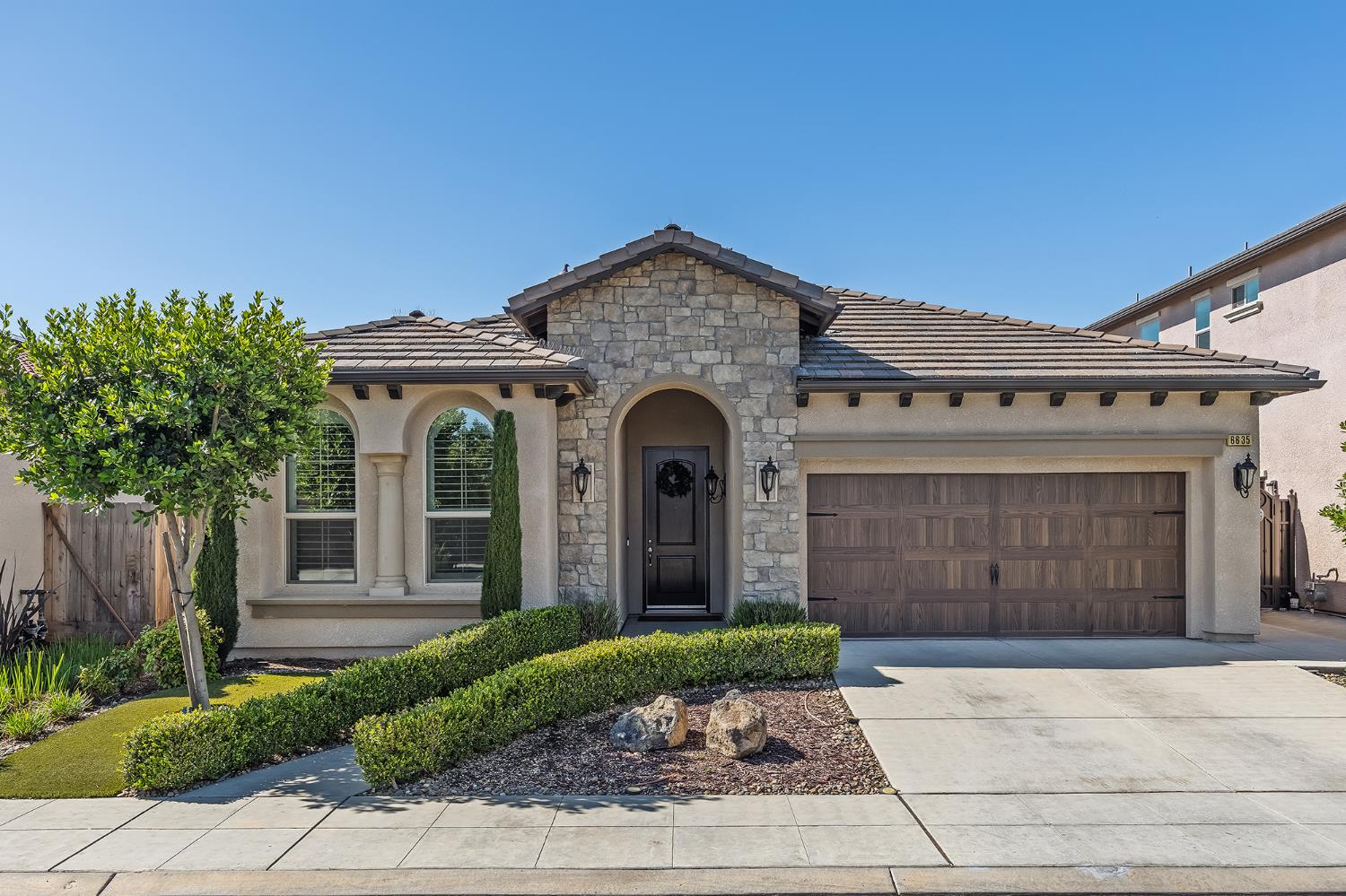 6635 W Kadota Avenue