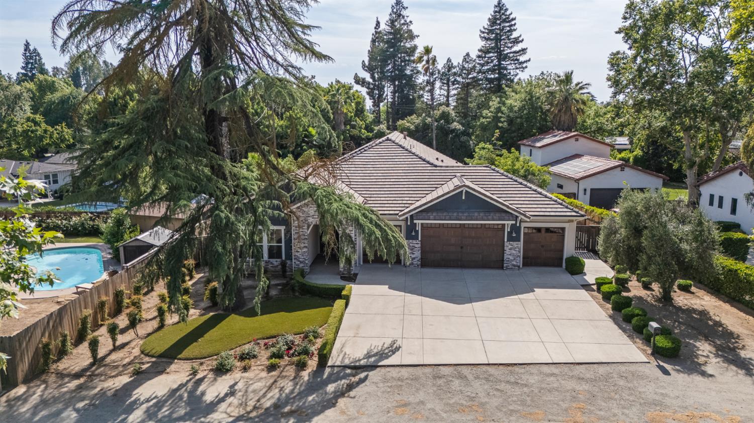 4809 N Sunset Avenue