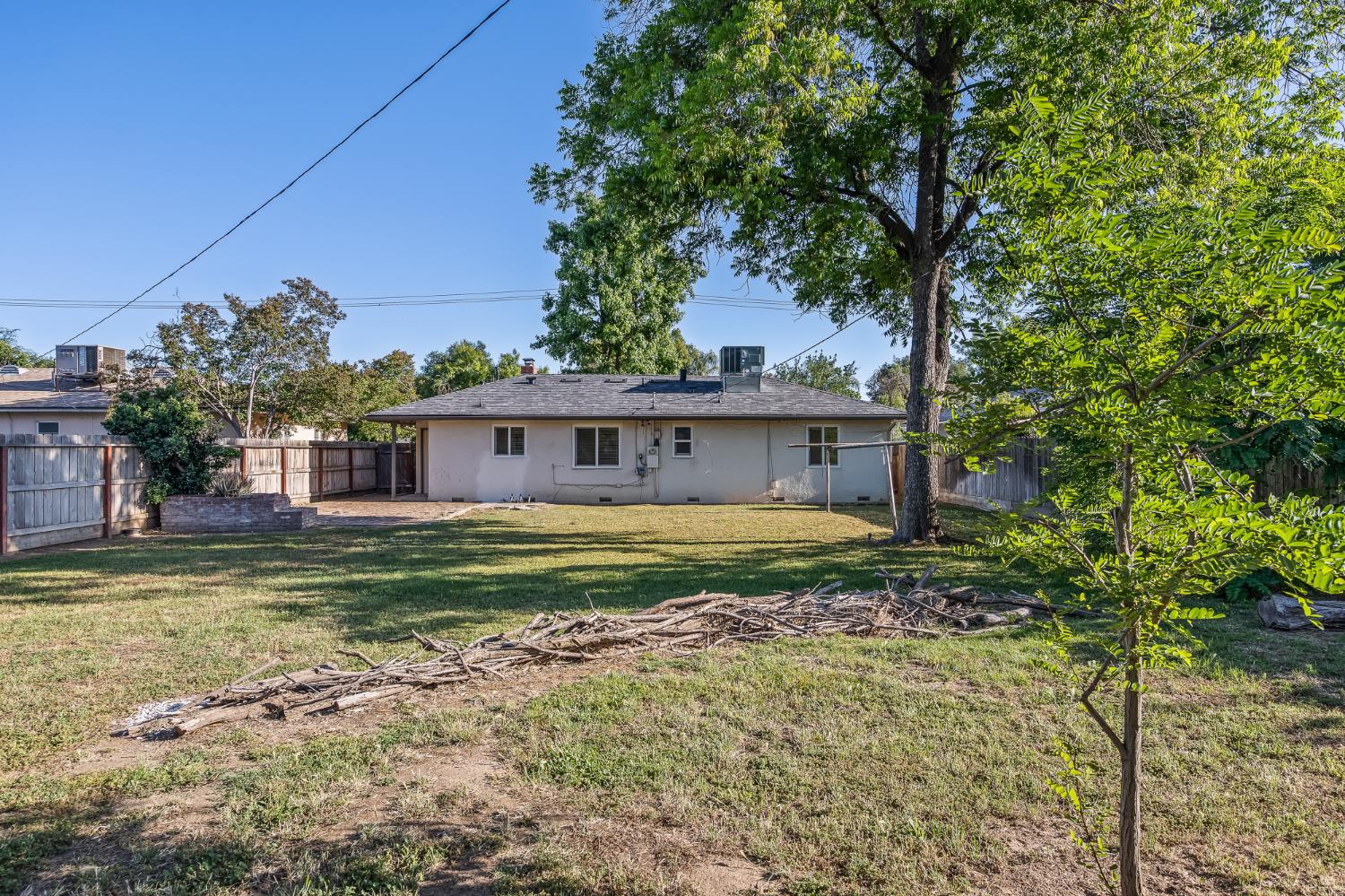 1213 E Saginaw Way