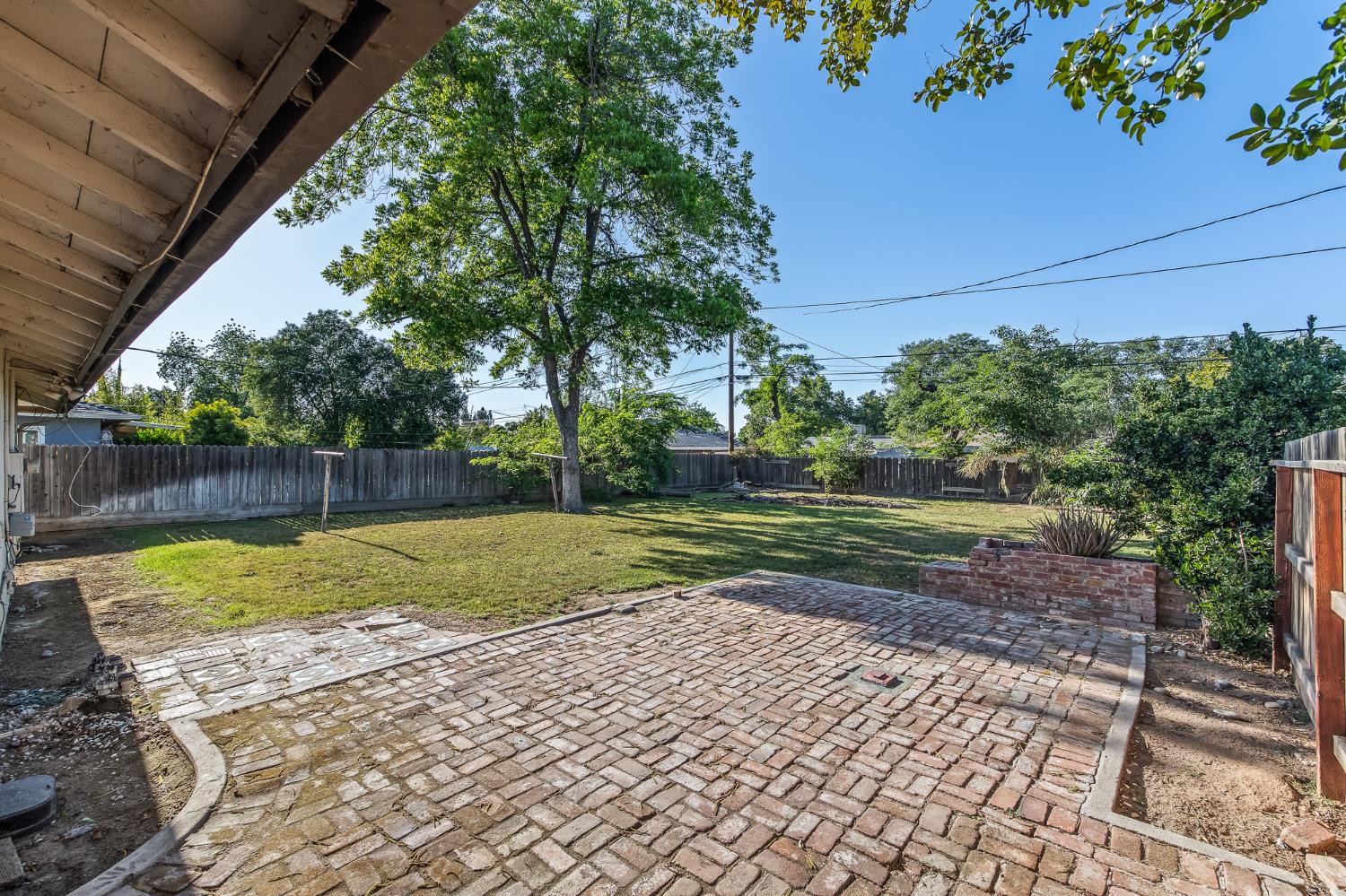 1213 E Saginaw Way