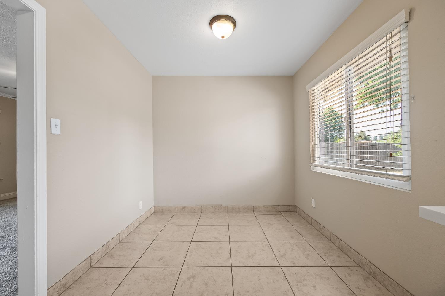 1213 E Saginaw Way