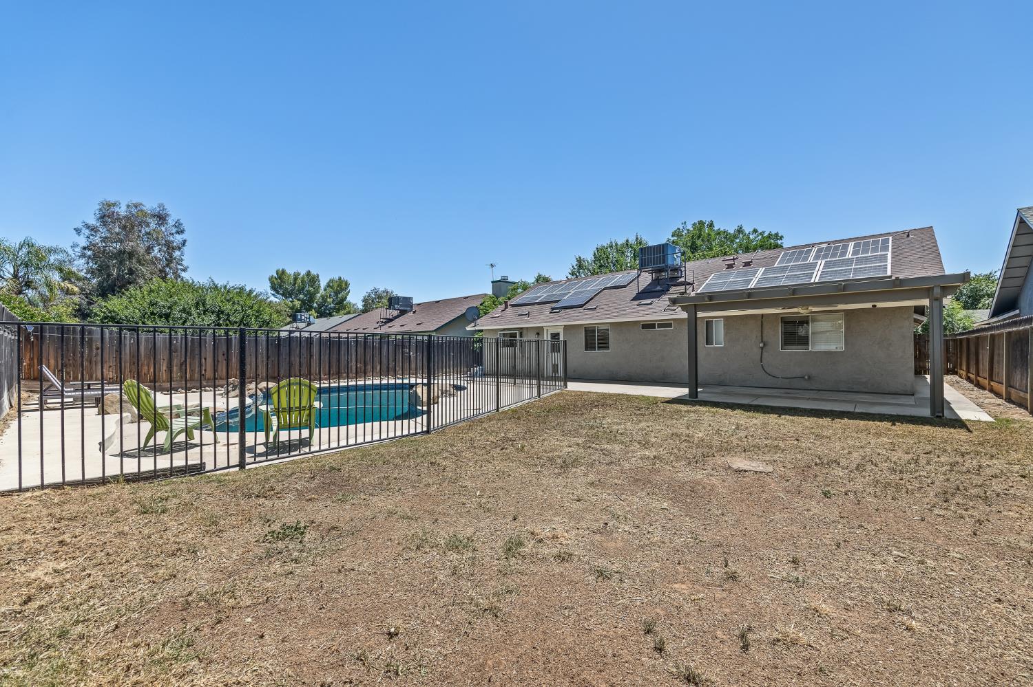 1028 W Minarets Avenue
