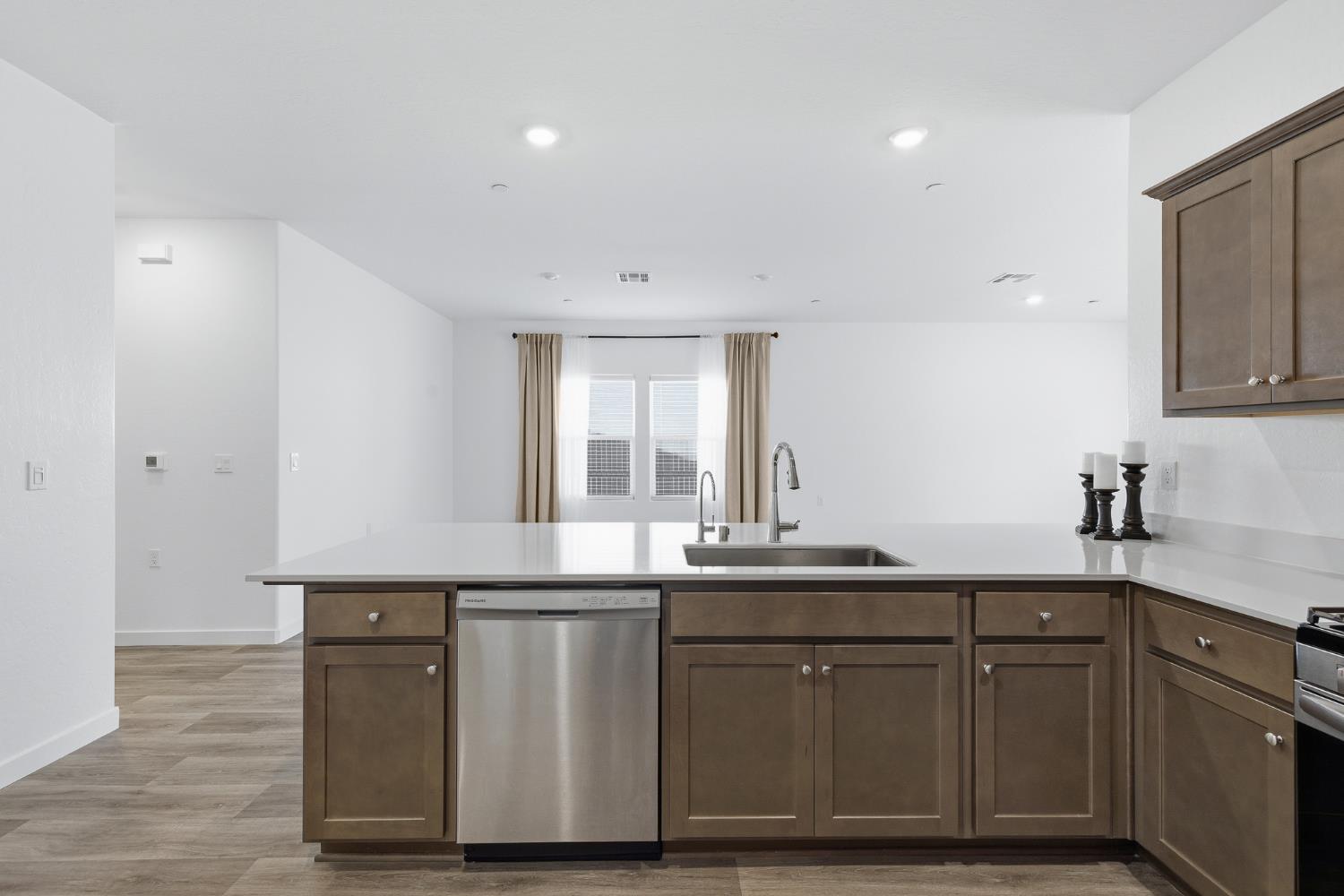 7034 W Willis