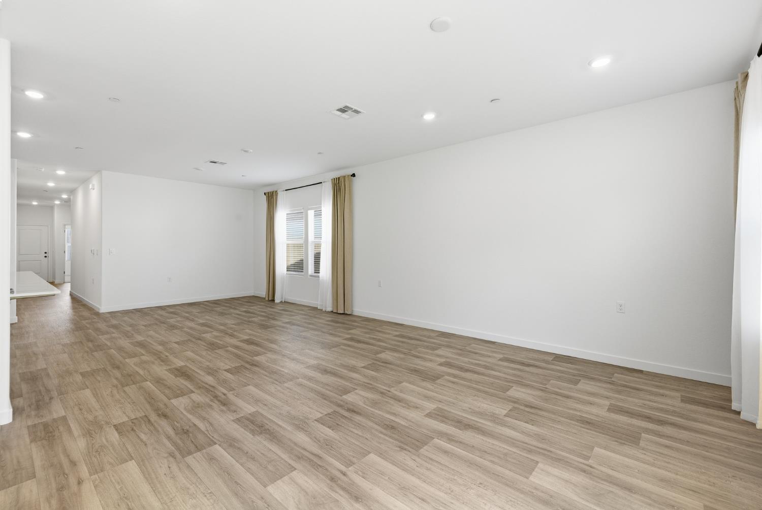 7034 W Willis