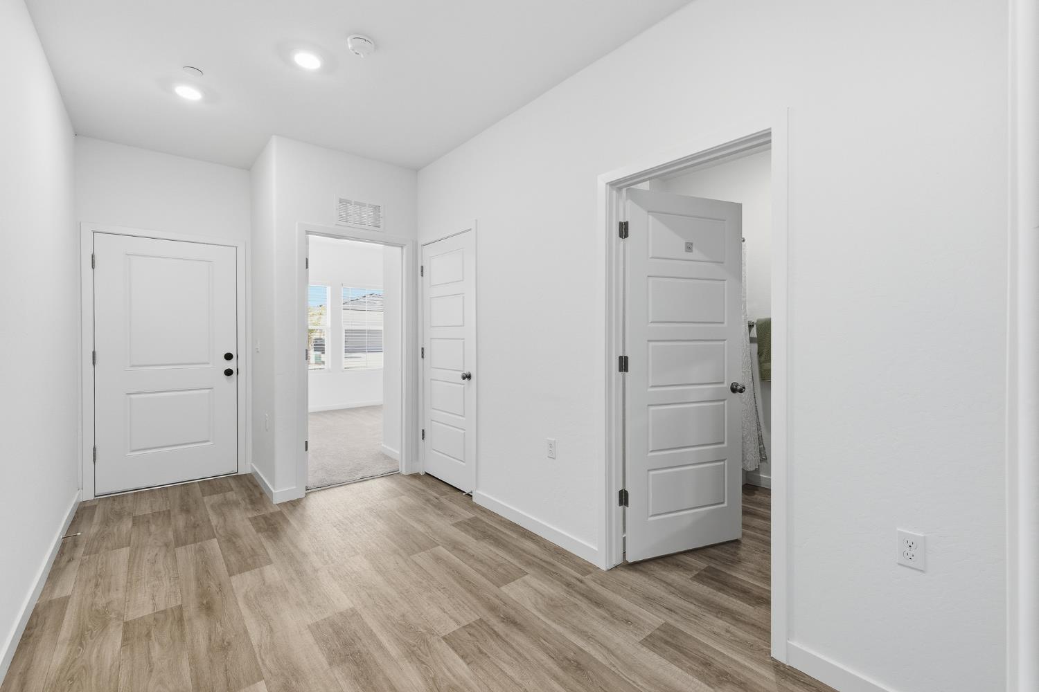 7034 W Willis