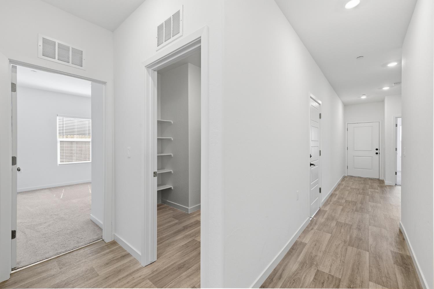 7034 W Willis
