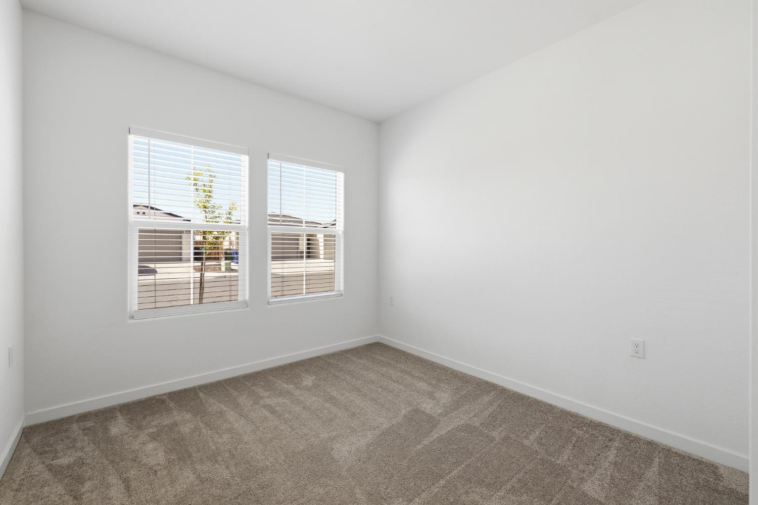 7034 W Willis