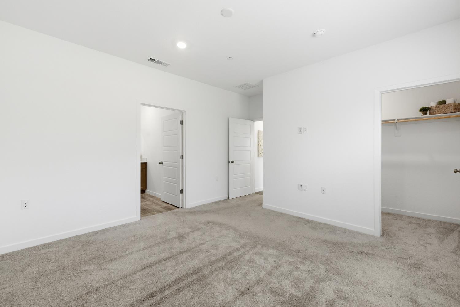 7034 W Willis