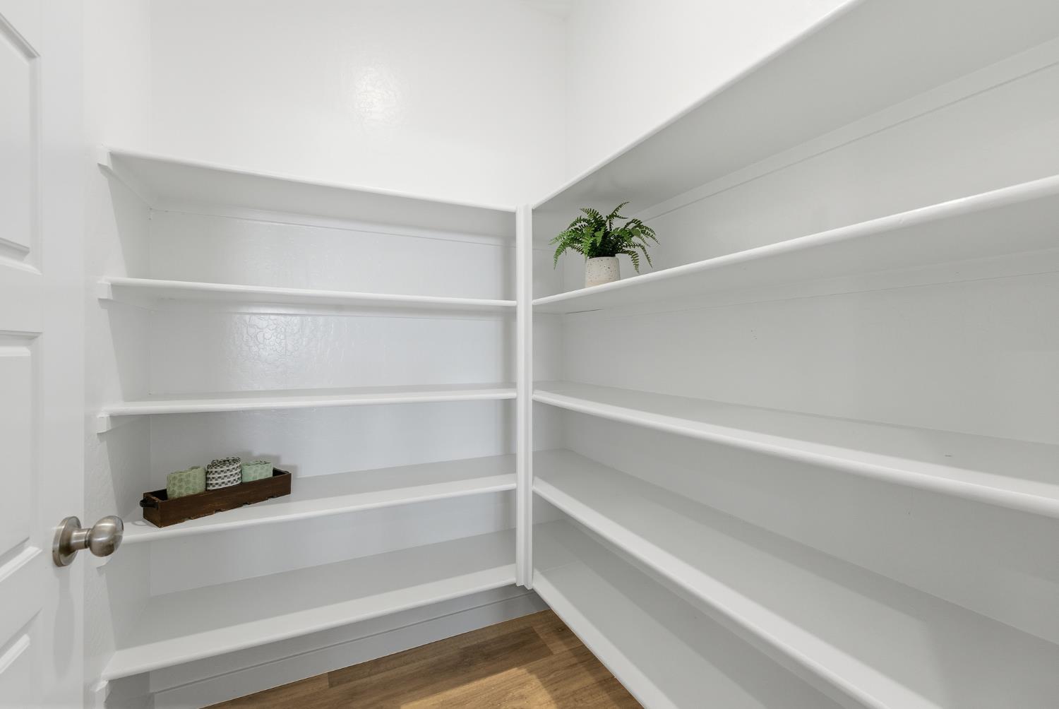 7034 W Willis