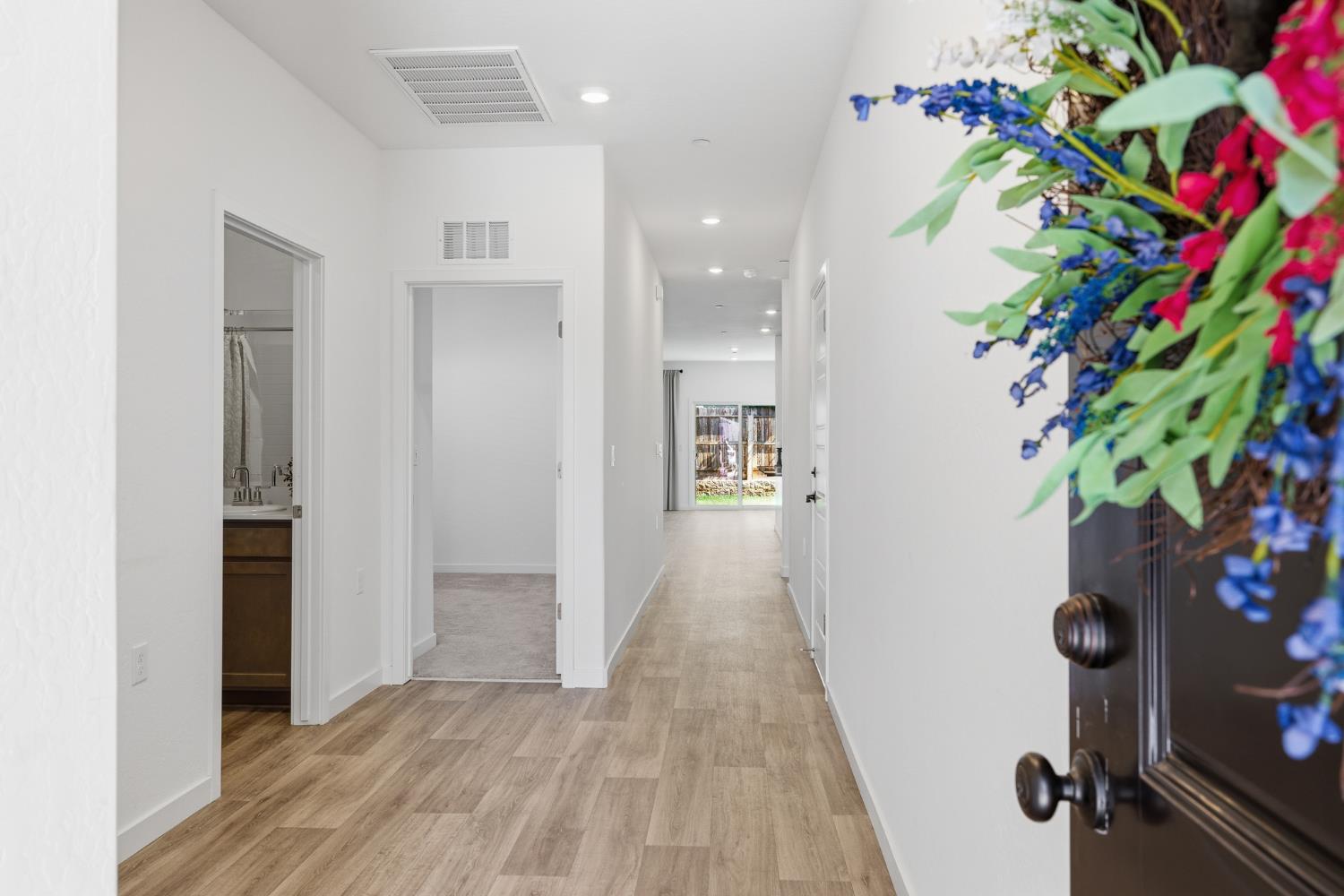 7034 W Willis