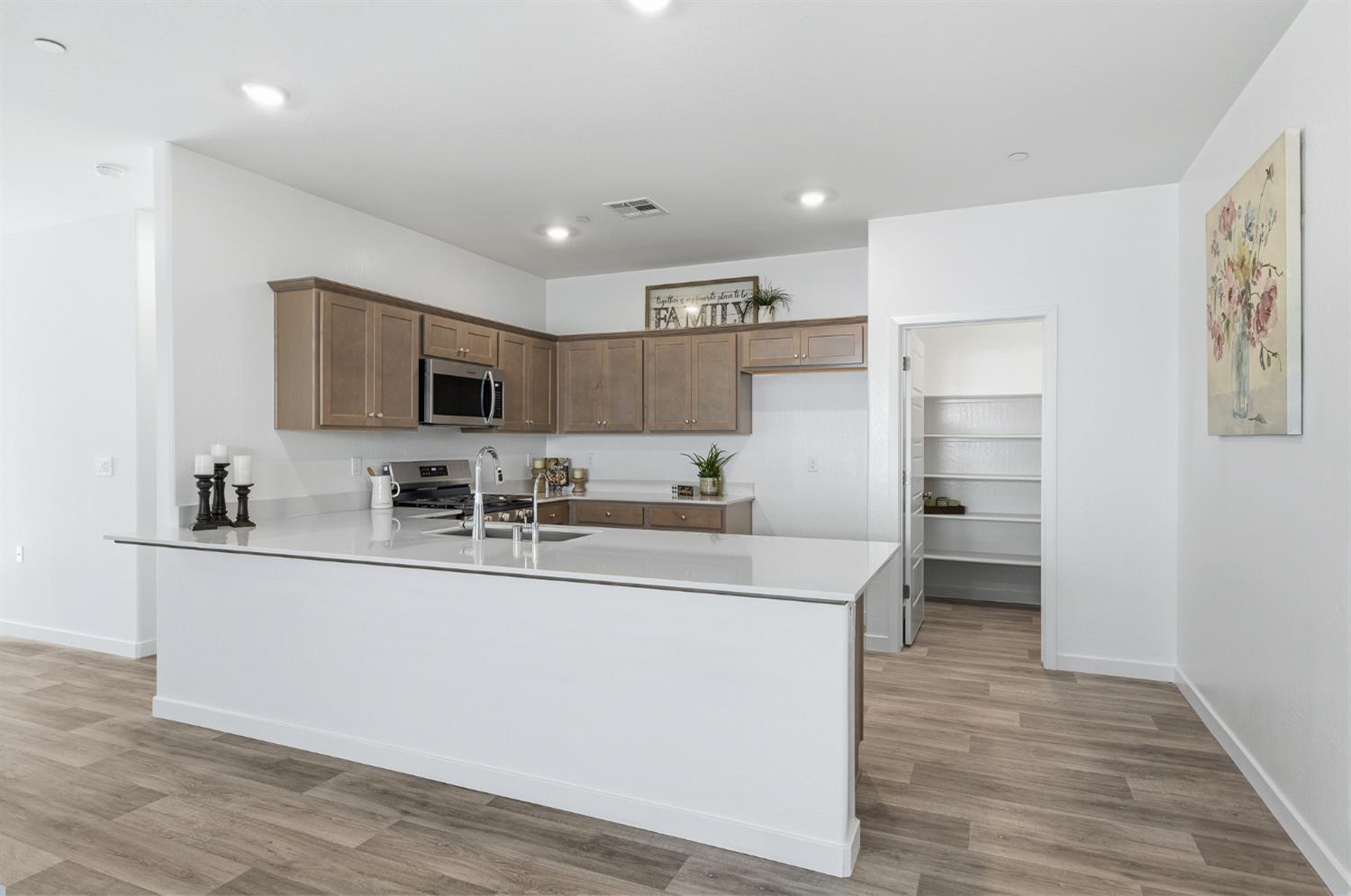 7034 W Willis