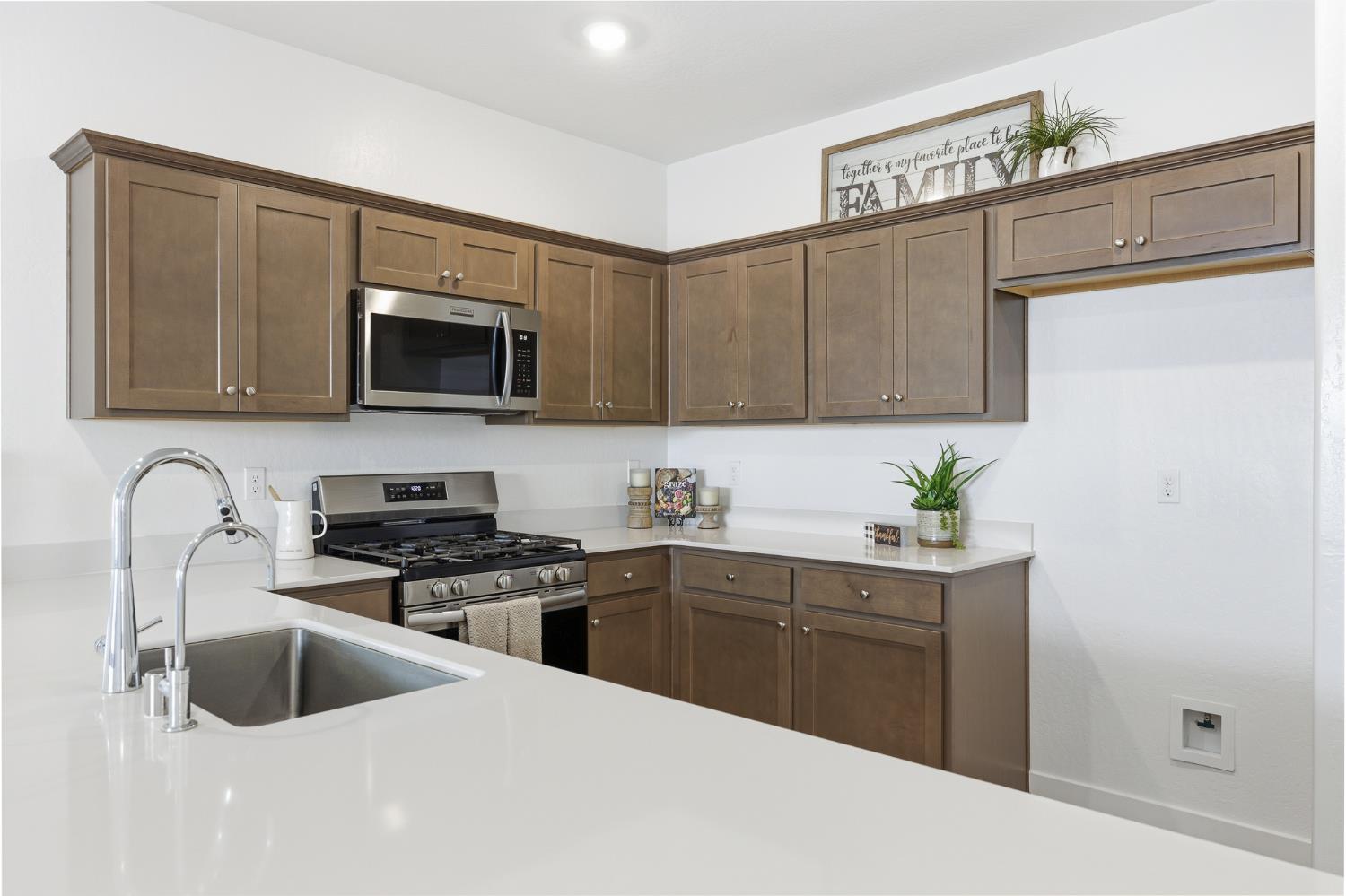 7034 W Willis