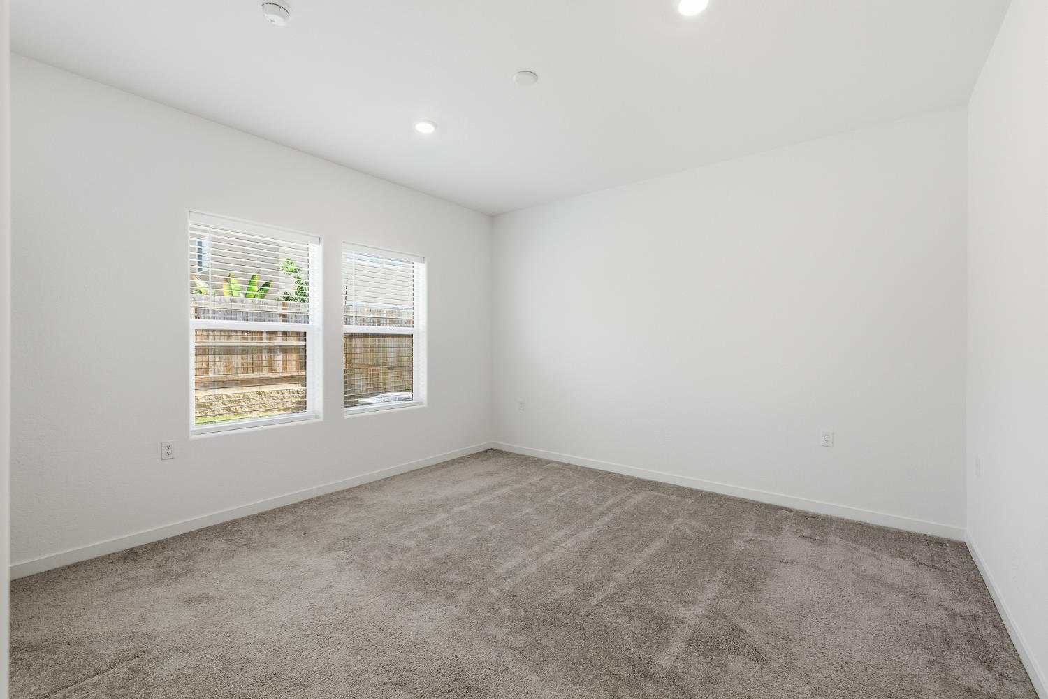 7034 W Willis