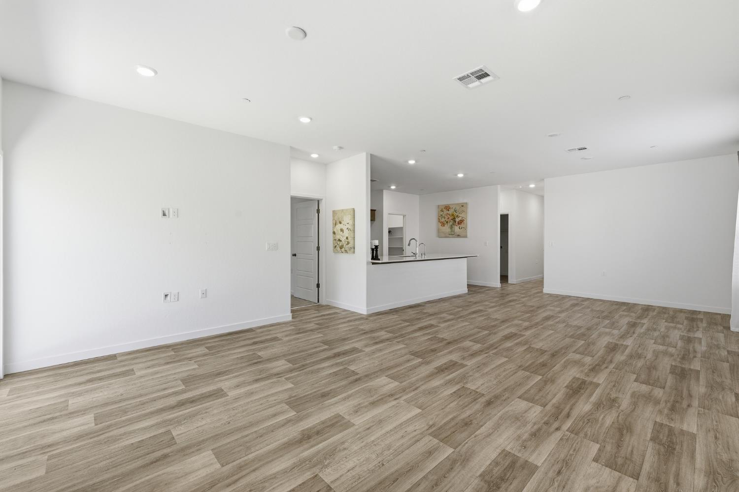7034 W Willis