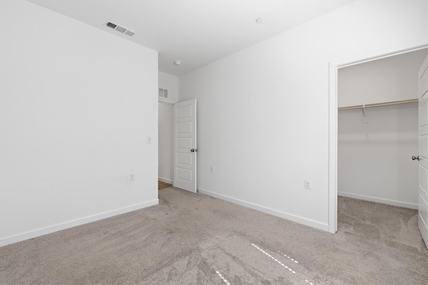 7034 W Willis