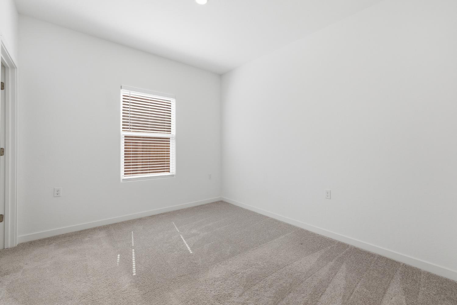 7034 W Willis