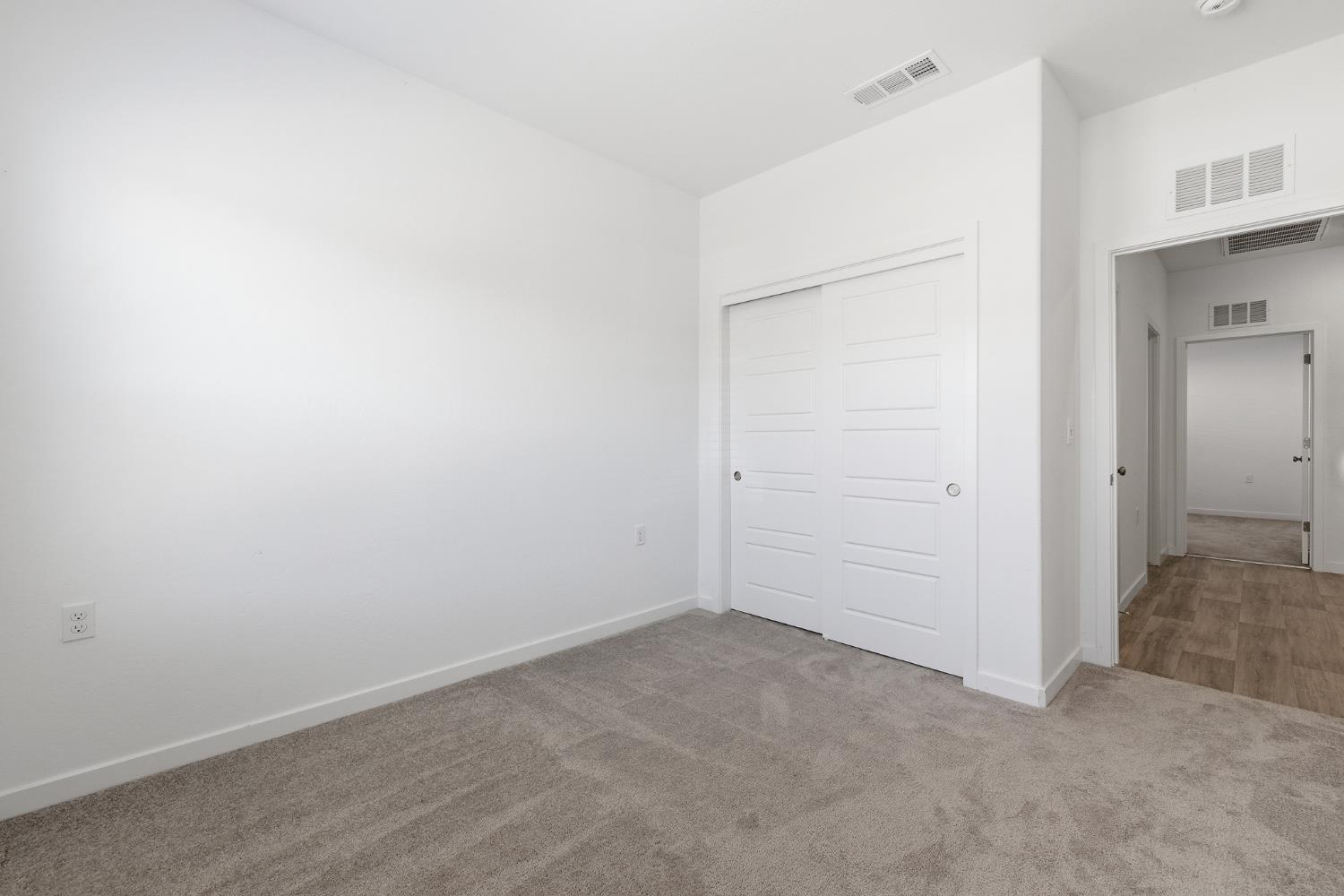 7034 W Willis