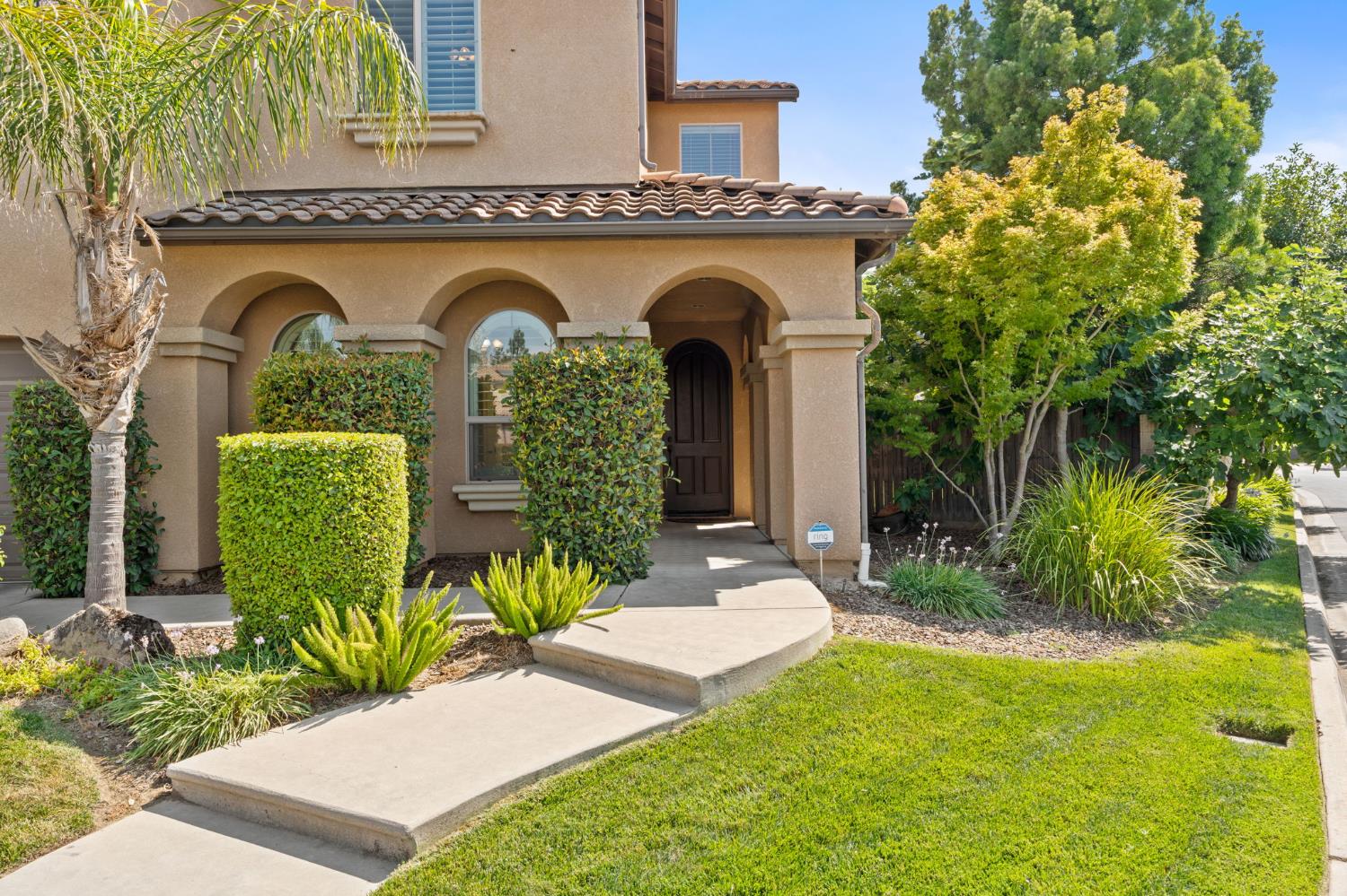 1495 E Via Mirasol Lane