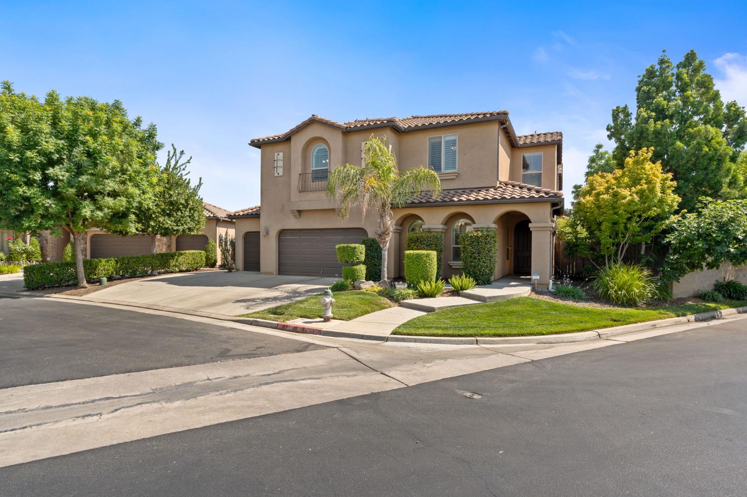 1495 E Via Mirasol Lane