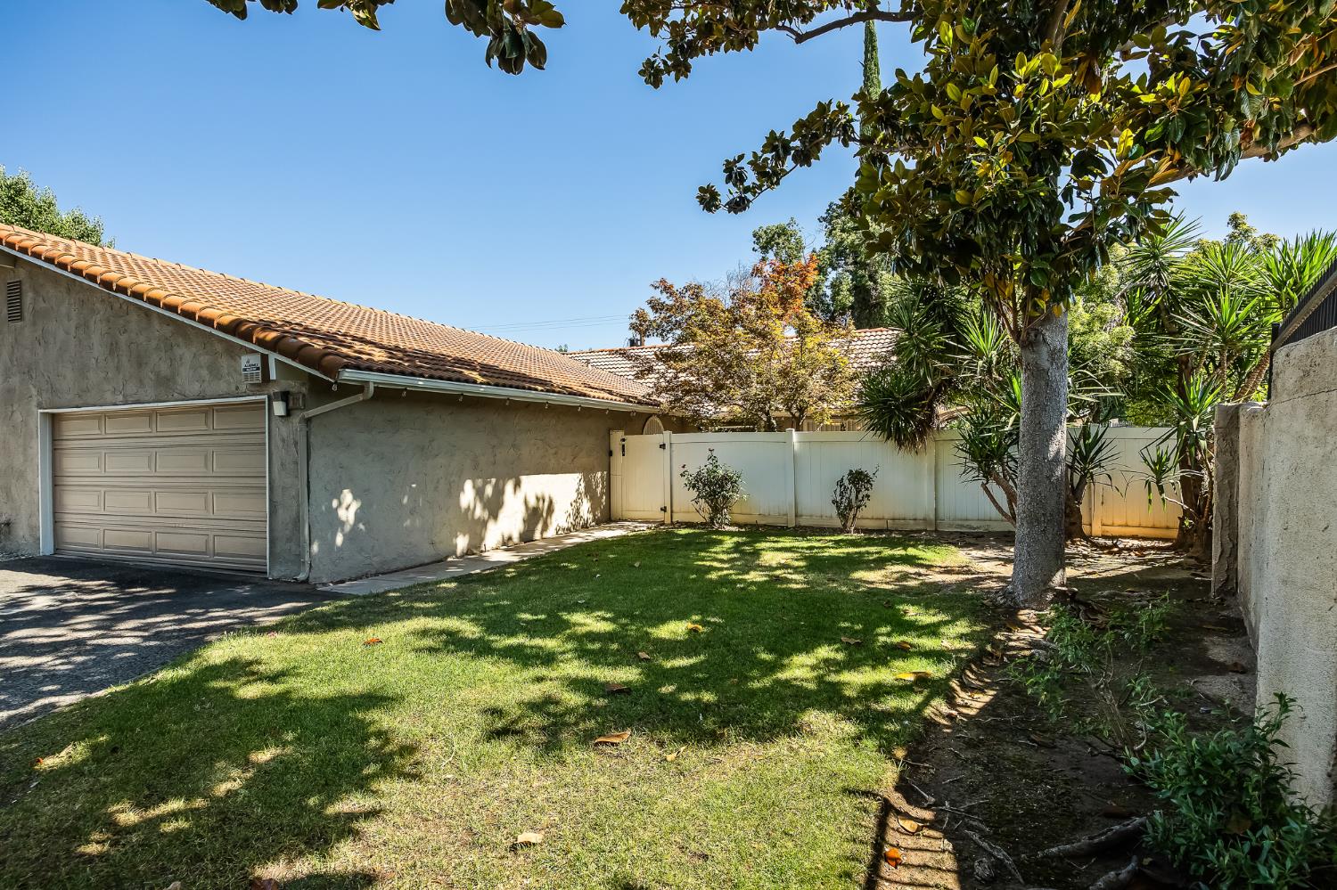 1250 E Shaw Avenue # 101