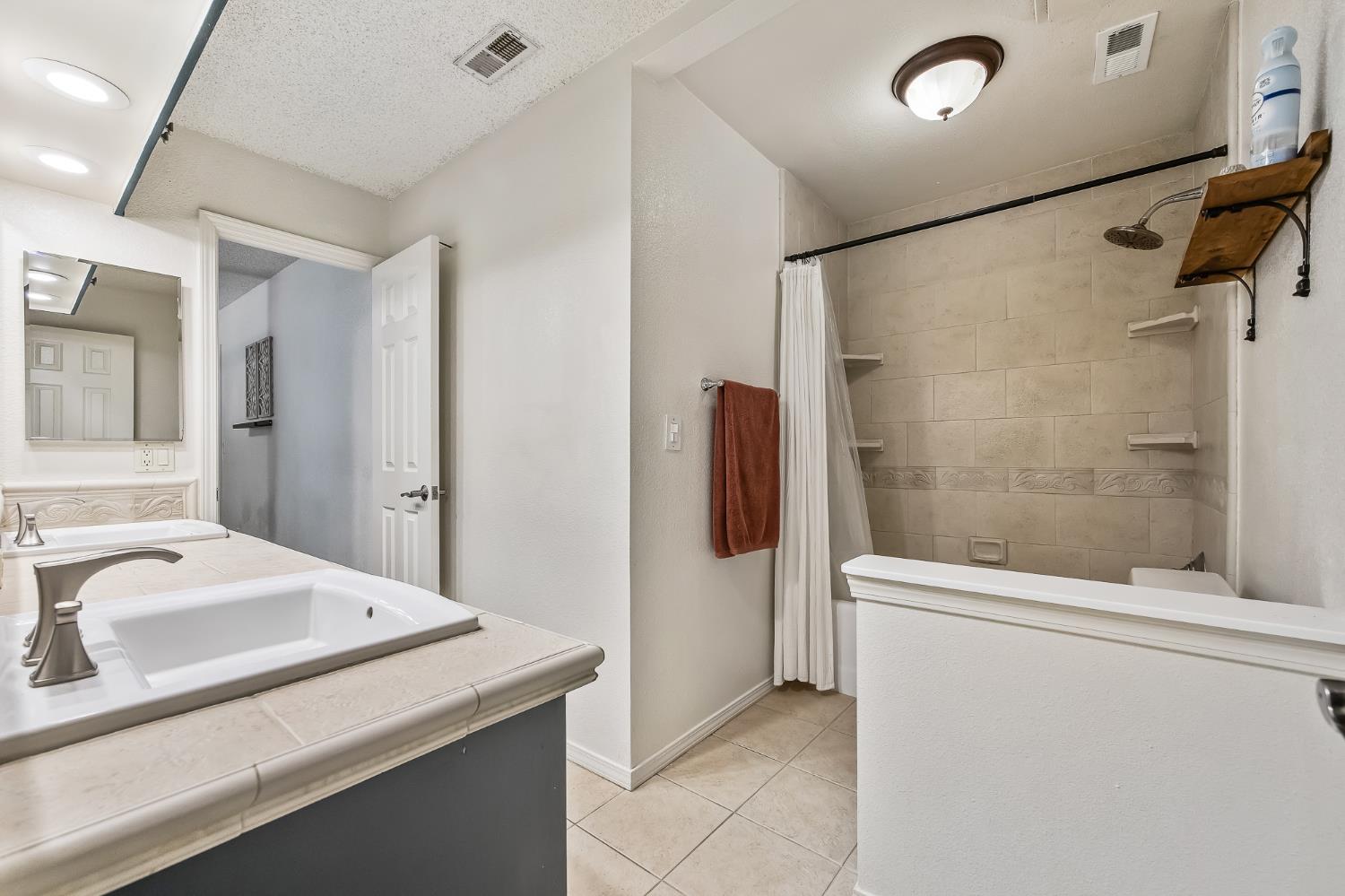 1250 E Shaw Avenue # 101