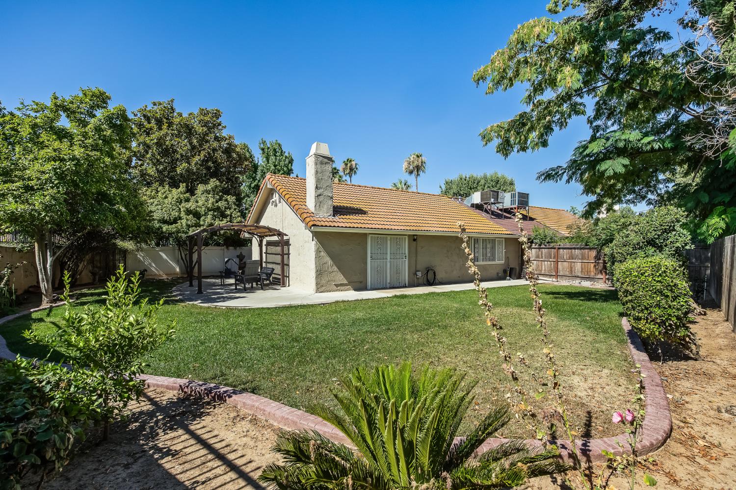 1250 E Shaw Avenue # 101