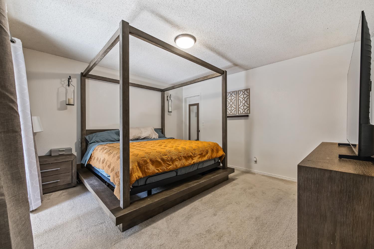 1250 E Shaw Avenue # 101