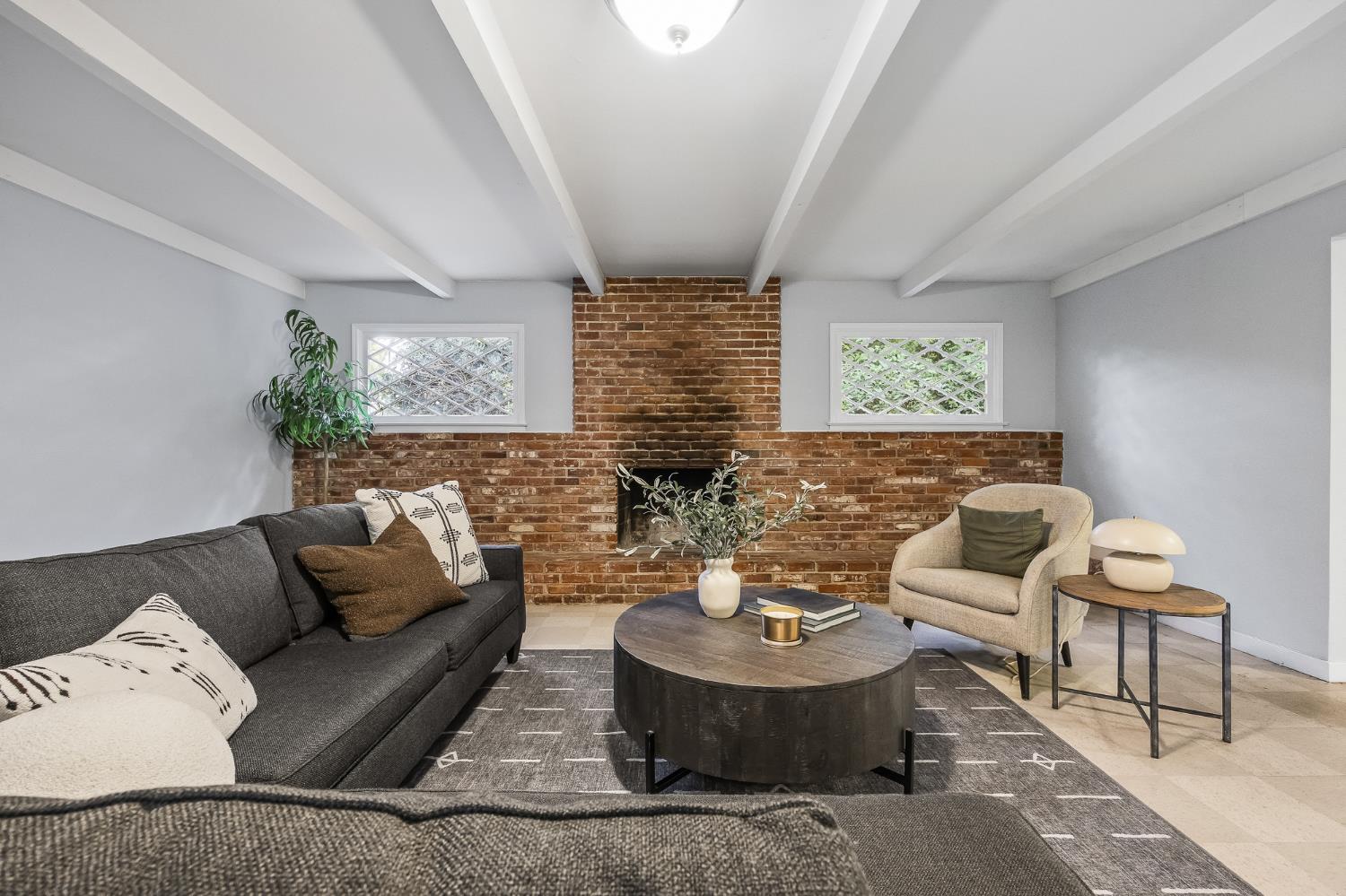 3508 N Van Ness Boulevard