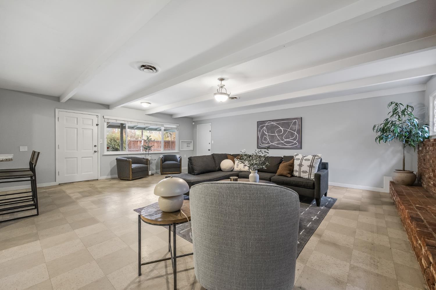 3508 N Van Ness Boulevard