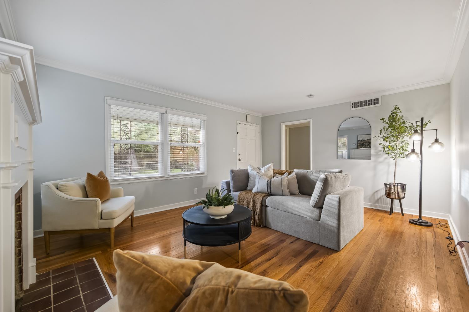 3508 N Van Ness Boulevard